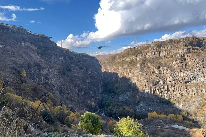 1 Day Tour in Dashbashi Canyon - Guides and group size: why the day feels manageable