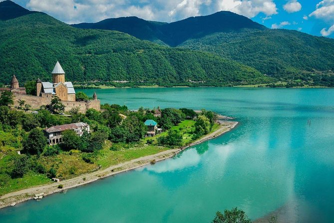 Caucasus Mountains Tour From Tbilisi - Stop 1: Zhinvali Water Reservoir and the “V-shape” view