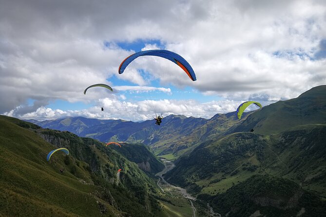 Cloudbase Paragliding in Gudauri, Georgia - The Gear and Pilot Briefing That Make Tandem Fly Feel Easy