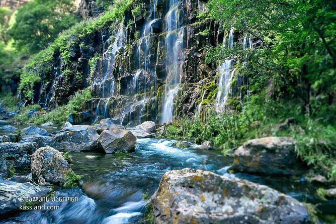 Dashbashi Canyon. The village of Asureti and Didgori monument. - The Human Factor: What Can Go Right (and What to Watch)