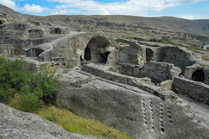 Day Trip to Mtskheta Gori and Uplistsikhe - Gori Lunch and Free Time: Eat Georgian Food or Grab the Fortress Views