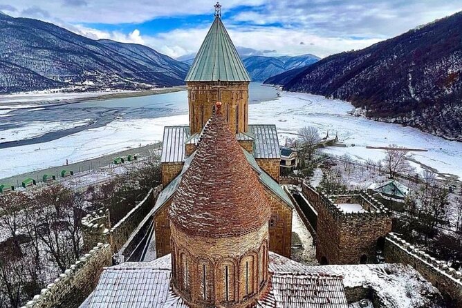 From Tbilisi to Gudauri Ski Resort, Zhinvali, Ananuri Day Trip - Pasanauri Lunch Break: One Hour to Eat and Reset