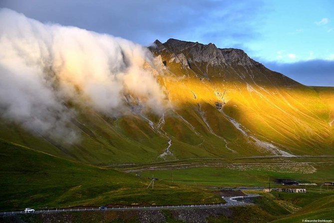 Full-Day Kazbegi - Stepantsminda, Gudauri Private Guided Tour - Zhinvali Reservoir and the 10-Minute Photo Stretch You Will Appreciate