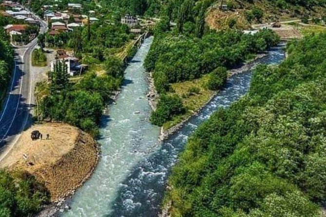 Full-Day Kazbegi - Stepantsminda, Gudauri Private Guided Tour - Ananuri Fortified Castle Ensemble: Fortress Views Plus Easy Souvenir Shopping
