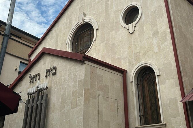 Jewish Heritage Walking Tour with Kosher Wine Tasting - Wine tasting at the end: a simple way to close the loop
