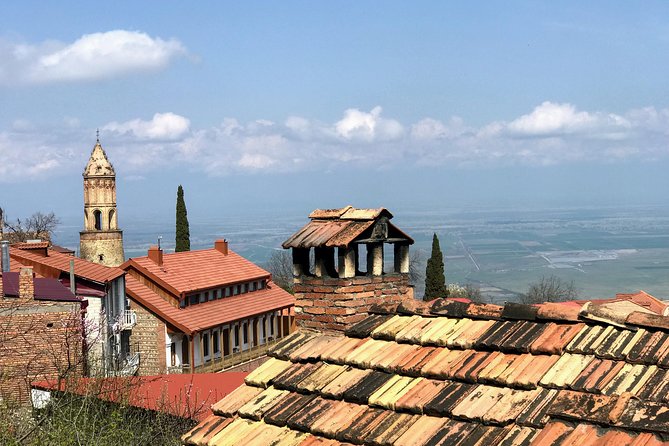 Kakheti: David Gareji Sighnaghi Bodbe & Rainbow Mountains - Sighnaghi city walls: 4 kilometers of history and watchtower views