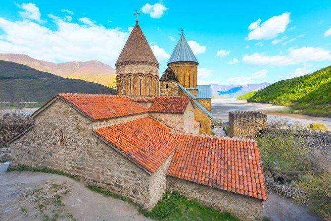 Kazbegi Full-Day Private Tour with Scenic Stops from Tbilisi - Ananuri Fortress Ensemble: Where the Aragvi River Gets a Famous View