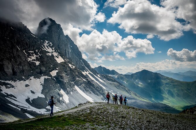 Kazbegi - One Day Trekking Private Tour to Chaukhi Pass 3341 m - The long trek under the Chaukhi massif, also called the Georgian Dolomites