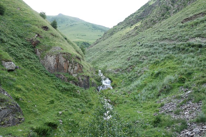 Military Road Marvels: Ananuri, Kazbegi & Khinkali Masterclass - Stop 1: Zhinvali Dam, the Quick Start That Sets the Tone