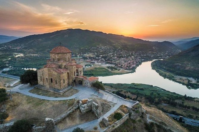 Mtskheta - Jvari - Samtavro, the cradle of Georgian Christianity. (group tours) - Stop 1: Jvari Church and the viewpoint that ties it all together