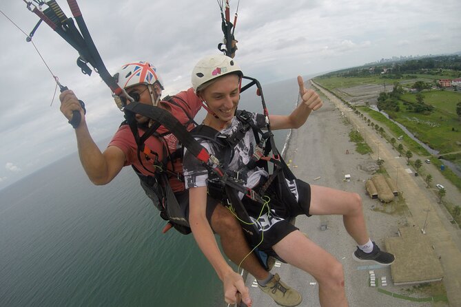 Paragliding tandem flights in Georgia - The briefing and security instruction before you fly