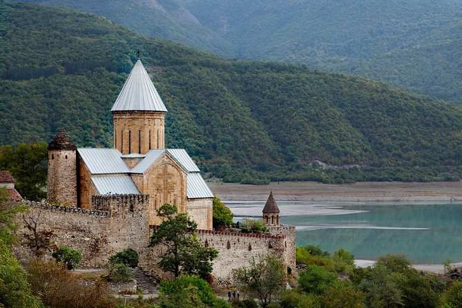 Private 1-Day Tour to Kazbegi & Gergeti Trinity Church - Kazbegi, also called Stepantsminda: where the Kazbek backdrop takes over