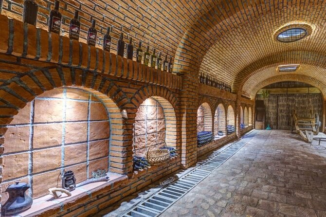 Private 3-Day Tours & Transfers from Tbilisi to Top Georgia Spots - Old Town Tbilisi and Abanotubani: narrows, stone, and sulfur baths vibes