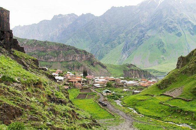 Private day tour in Kazbegi (Stepantsminda) - Stop 1: Zhinvali Reservoir for a quick reset and classic photos