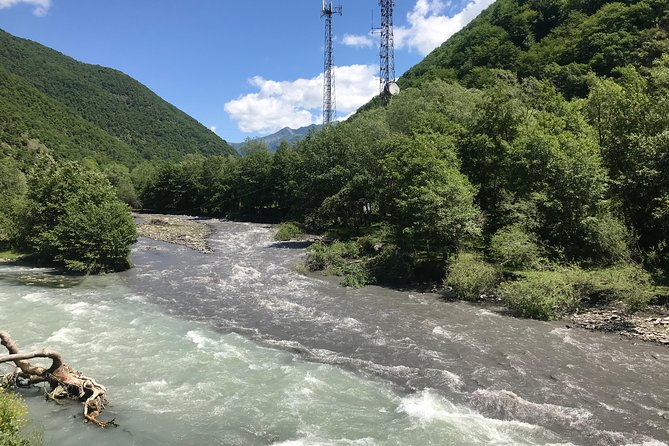 Private Day Trip to Gudauri and Kazbegi from Tbilisi via Jvari and Mtskheta - Gudauri and the passes: Friendship monument, Cross Pass, and the climb toward Stepantsminda
