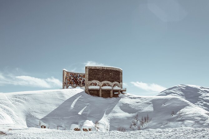 Private day trip to the Caucasus mountains and the Russian border - Stop 2, Gudauri Ski Resort Pause and the Optional Lift Moment