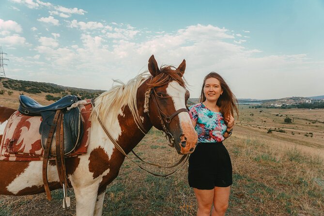 Private Horse Riding Adventure in Tbilisi - Getting on the horse: instruction for beginners and real safety habits