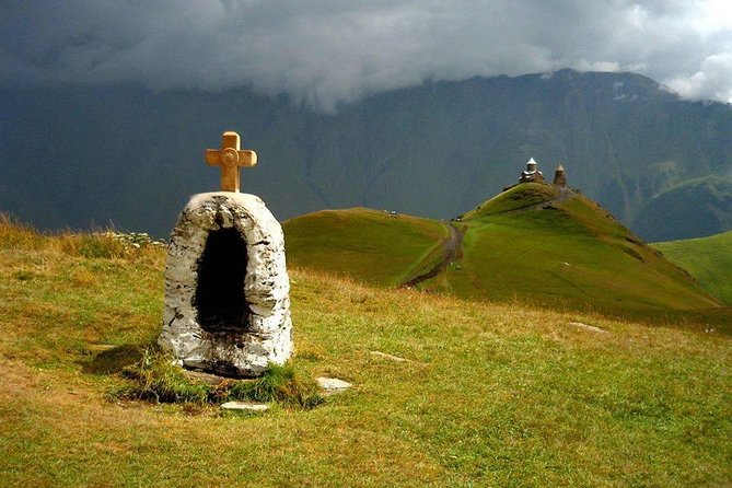 Private Tour to Kazbegi from Tbilisi - Jvari Pass and Stepantsminda: getting above the clouds without wasting time