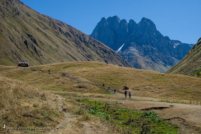 Round Trip Bus Transfer to Juta from Kazbegi - Sno Village and Georgian Easter Island: The 10-Minute Stretch Break