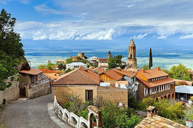 Sighnaghi city of love Private tour with Wine tasting - Entering Sighnaghi Through Its Fortress Walls And Tower Views