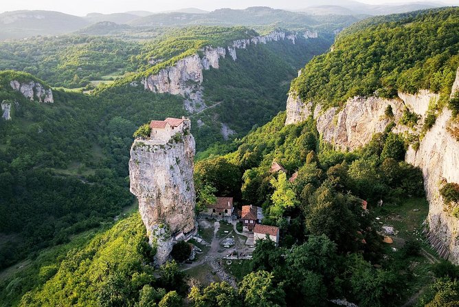 Soviet past - Private day tour to Chiatura, Katskhi pillar and Chronicles - Chiatura cableways: what you’ll see with the rides suspended