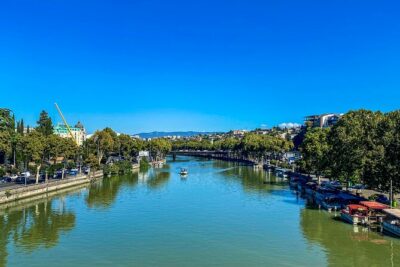 Tbilisi Walking Tour Including Cable Car and Traditional Bakery