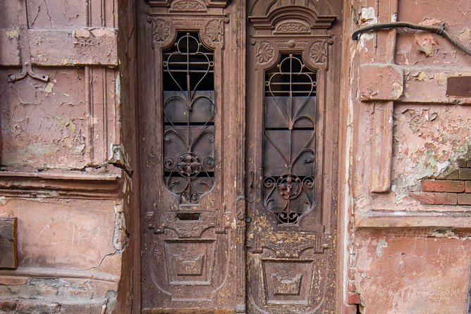 Your unique photo session in Tblisi, Georgia - What Photos You Get, and Why the Delivery Timeline Matters